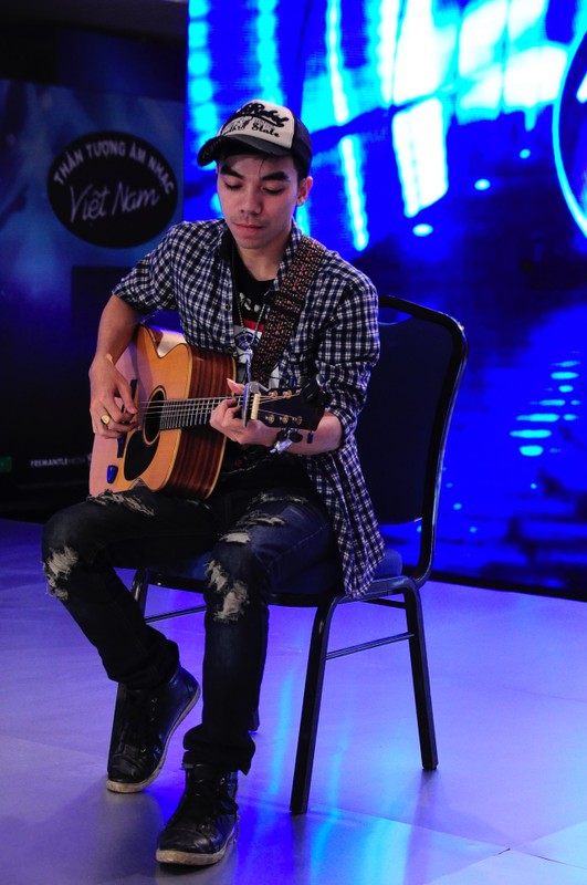 Thi sinh ma ca rong thuyet phuc giam khao o Vietnam Idol-Hinh-6